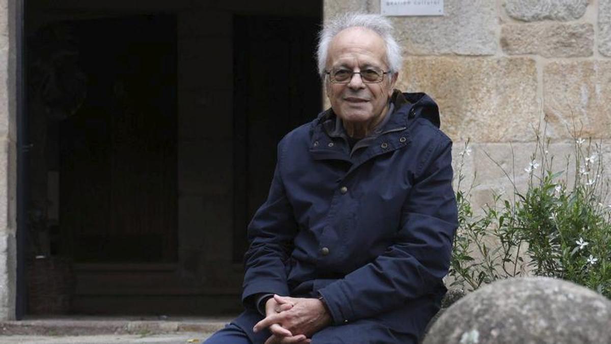 López en el antiguo estudio fotográfico de Barreiro.