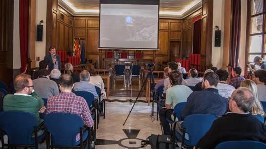 Los arquitectos en la presentación de la iniciativa en el Ayuntamiento.