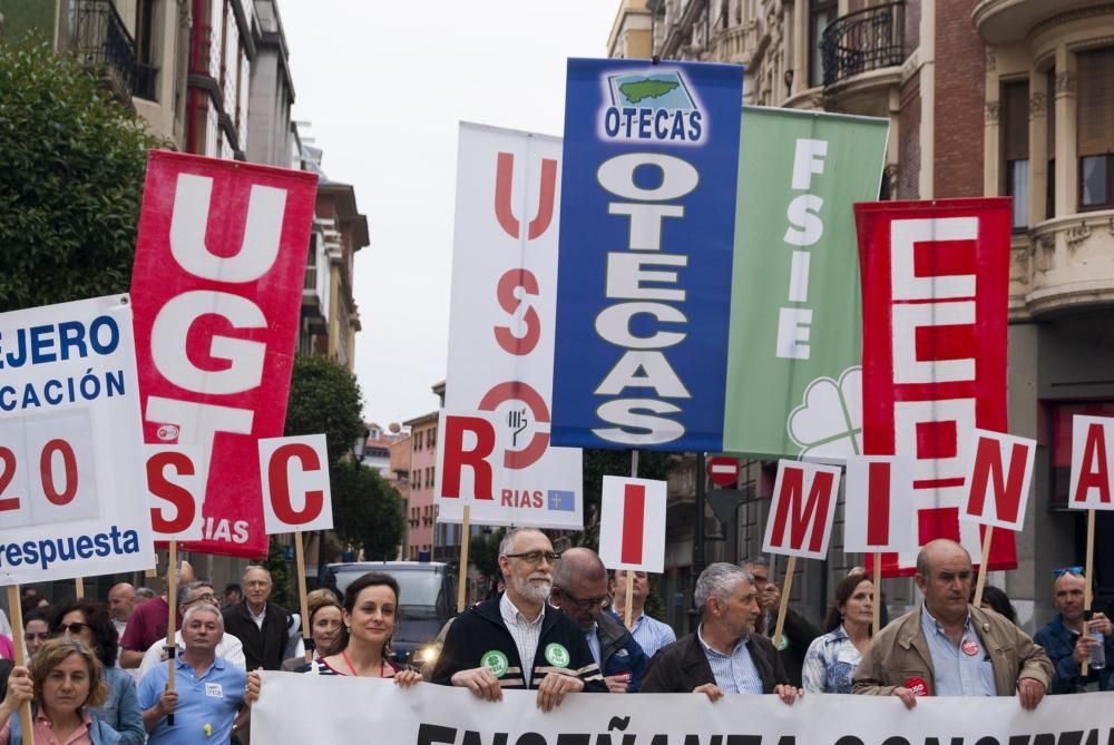 Manifestación convocada por los sindicatos de la enseñanza concertada