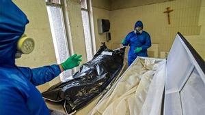 Moren 16 membres d’una mateixa família per Covid després d’assistir a un funeral a Mèxic