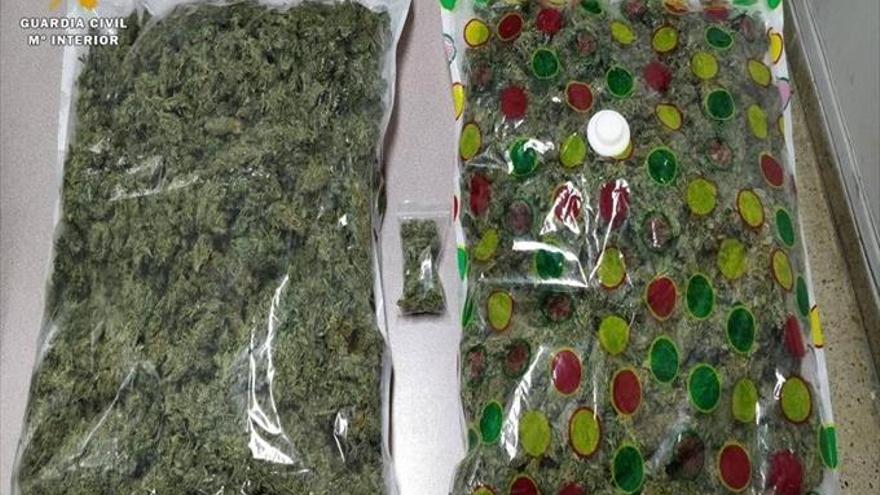 Detenidos con dos kilos de marihuana en el coche
