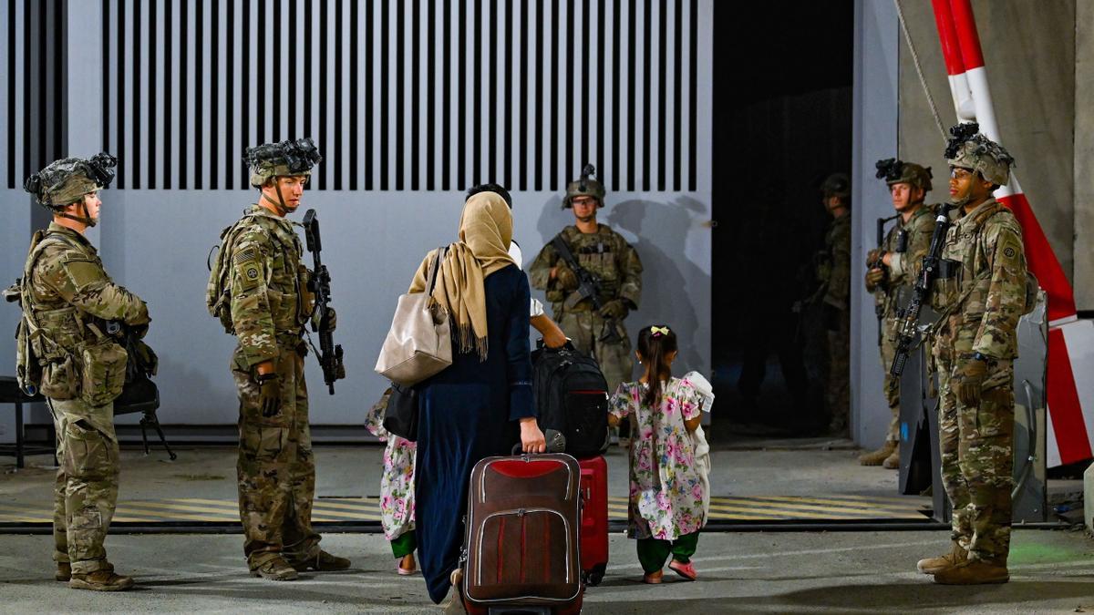 Evacuación de población civil en el aeropuerto de Kabul