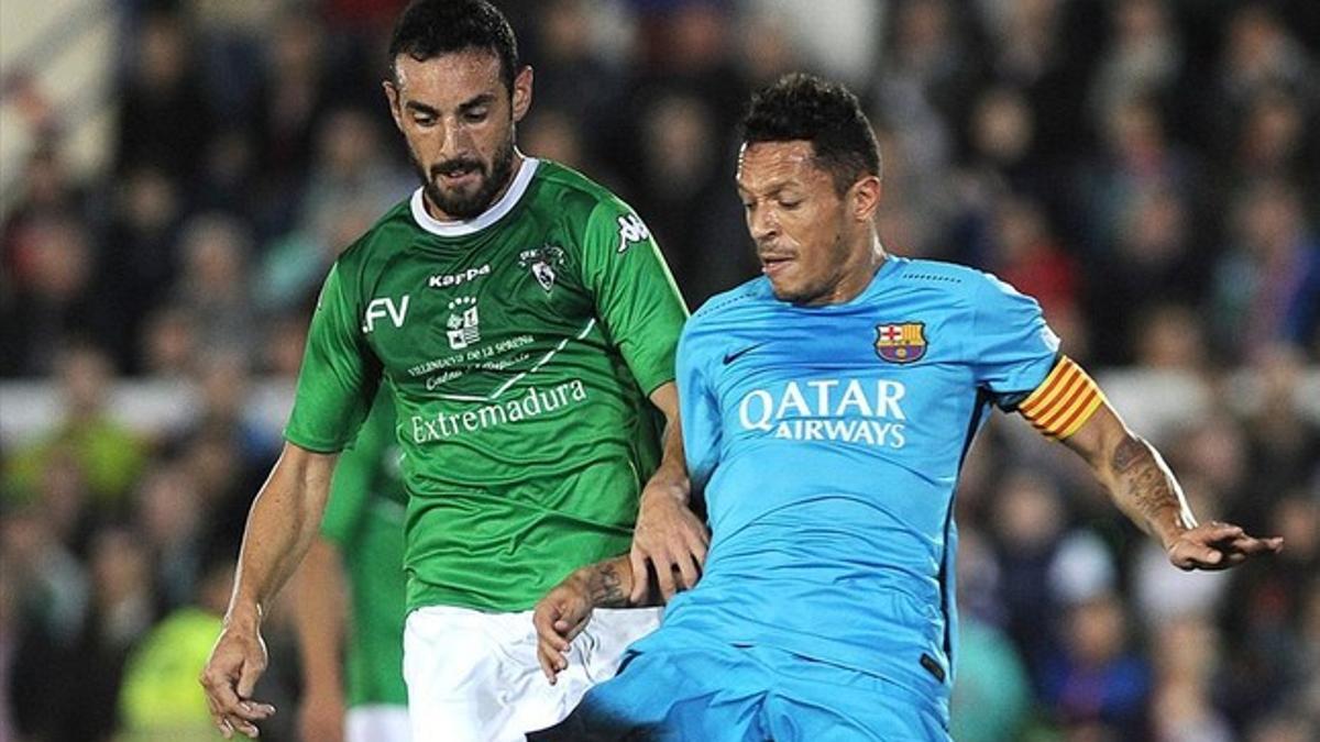 Adriano pugna con Javi Sánchez.