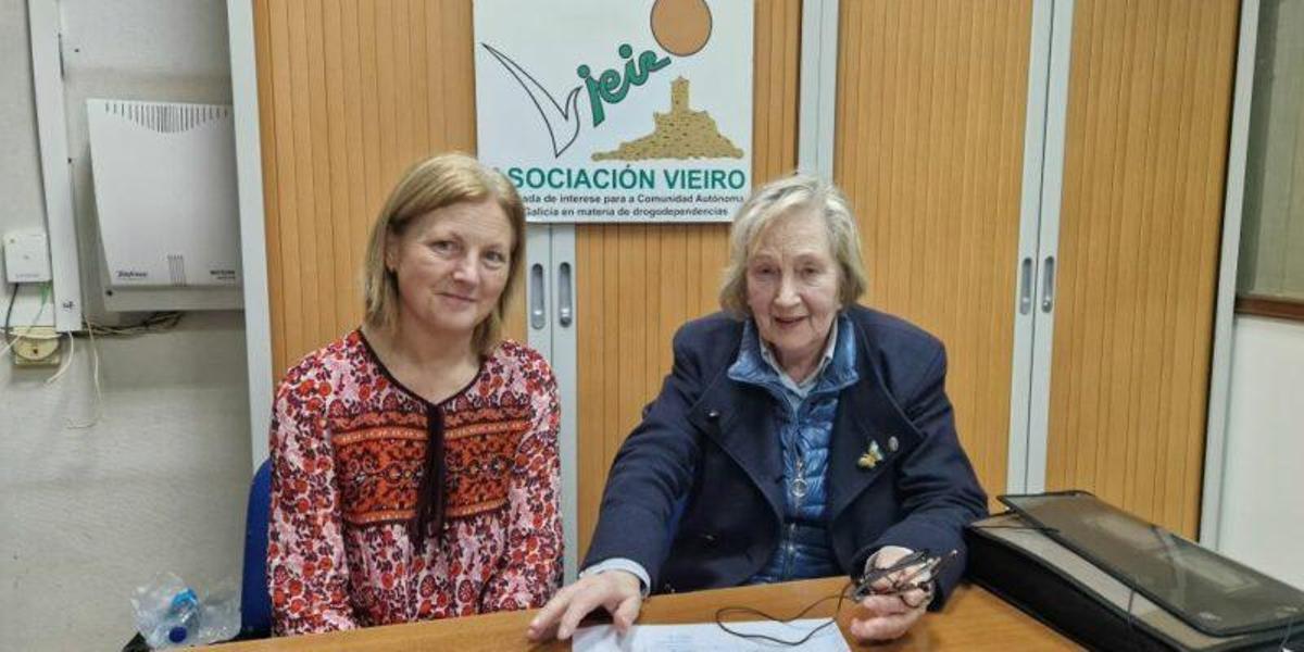 María del Carmen Bello, izquierda, y Fina Rey presentando el programa.