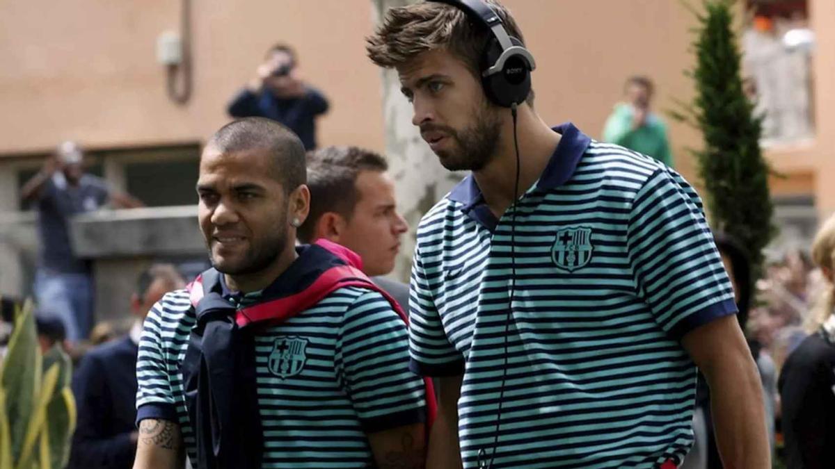 Dani Alves y Gerard Piqué, cuando eran compañeros en el Barça