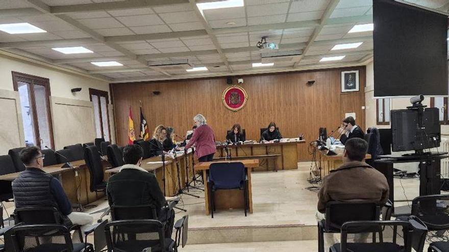 Juicio a dos policías por lesiones y a un joven por atentado en Palma en un caso de violencia machista: «Detenedme, pero dejad de pegarme»