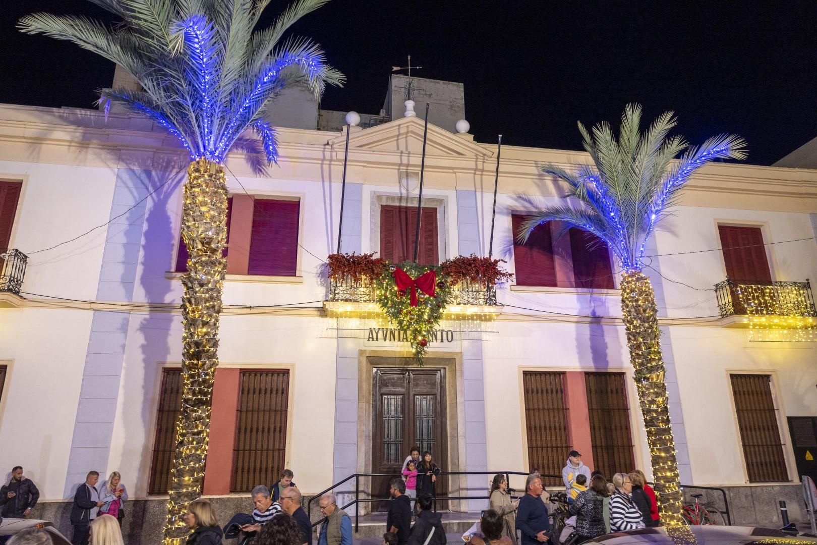 La fiesta de encendido del alumbrado especial de fiestas patronales y Navidad de Torrevieja, en imágenes