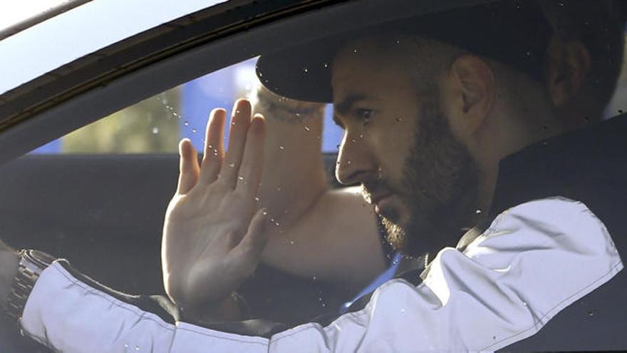 El delantero merengue, a su salida de Valdebebas en coche