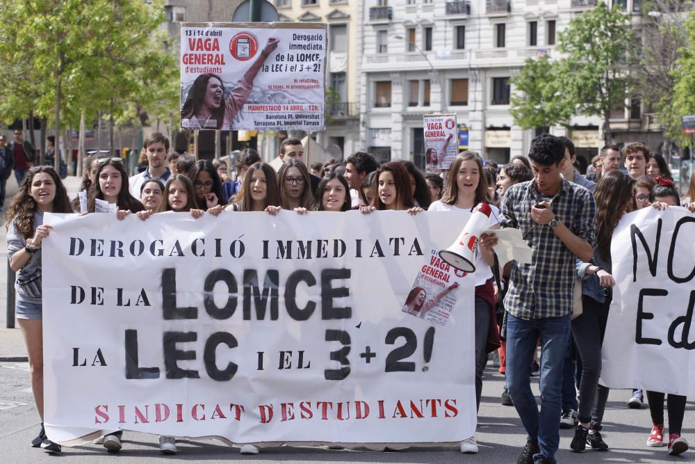 Un centenar d''estudiants rebutgen la Llei Wert a Girona