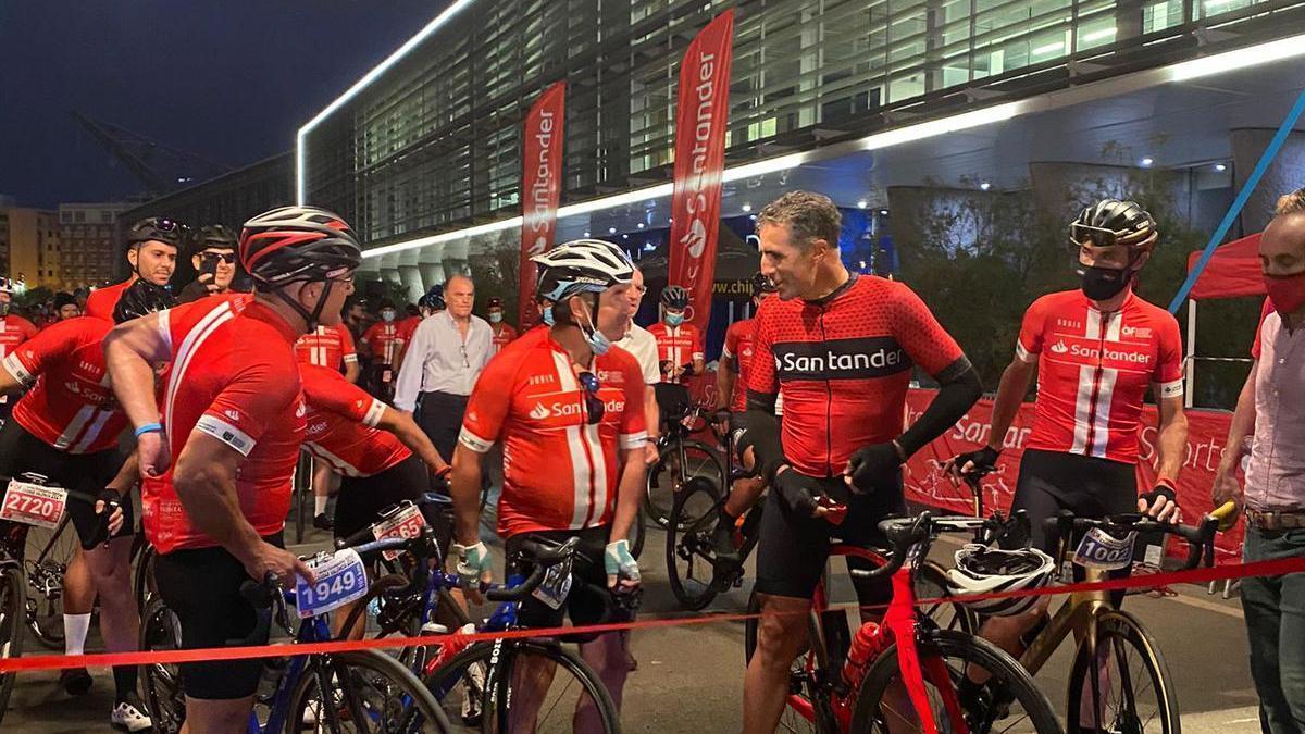 Miguel Indurain y Samuel Sánchez, en la salida