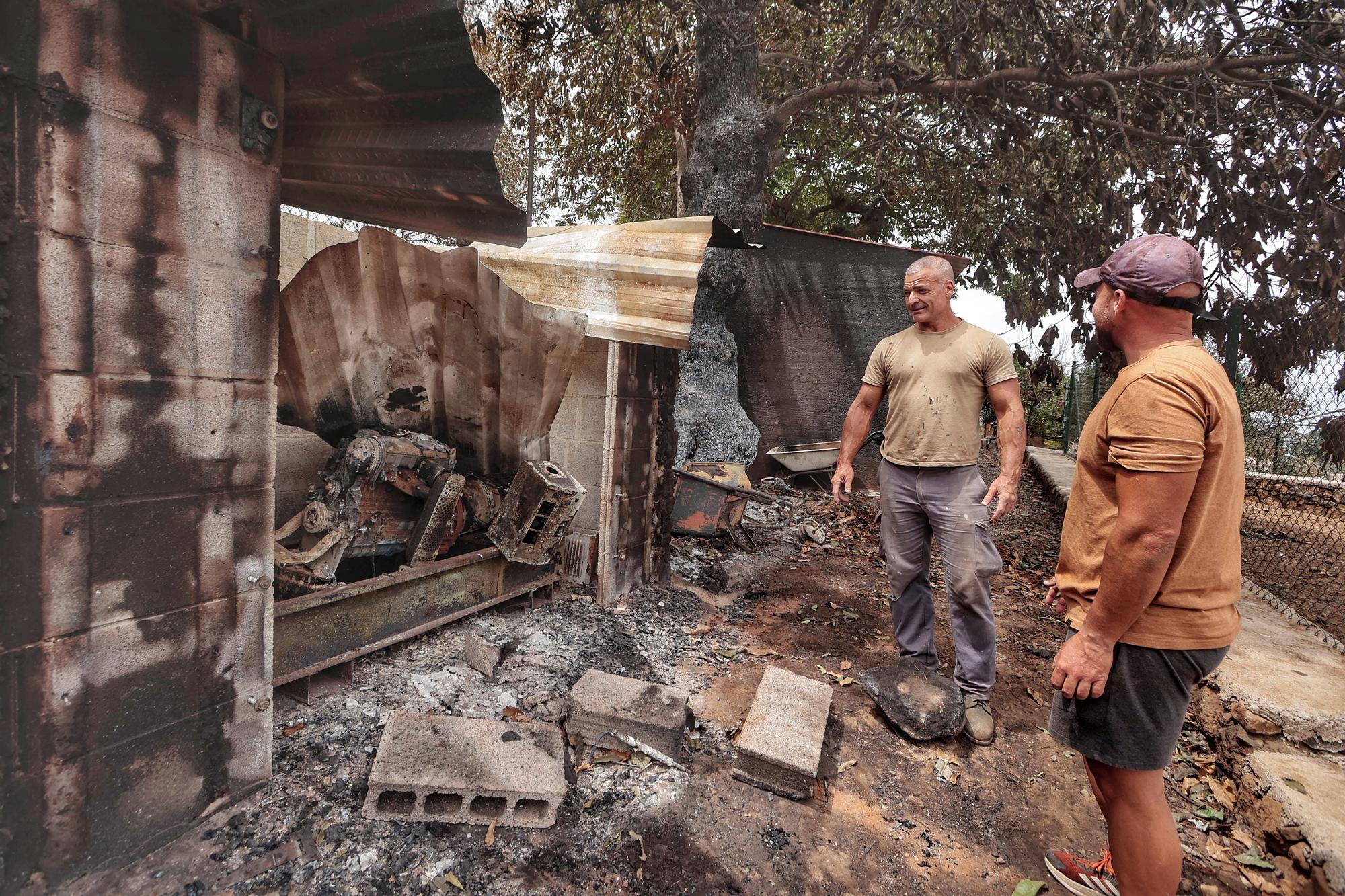 Vecinos de Aguamansa regresan a sus casas tras el incendio en La Orotava