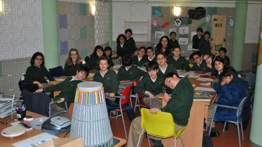 Un grupo de escolares, en la nueva aula del Museo de la Siderurgia.