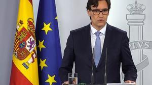 GRAF2928. MADRID, 08/05/2020.- Captura de la señal institucional de Moncloa.- El ministro de Sanidad, Salvador Illa, durante la rueda de prensa que ofrece hoy viernes en el Palacio de La Moncloa junto al director del Centro de Coordinación de Alertas y Emergencias Sanitarias, Fernando Simón, en Madrid. EFE/Moncloa ***SOLO USO EDITORIAL/NO VENTAS***