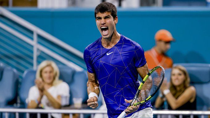 Alcaraz celebra su pase a las semifinales de MIami.