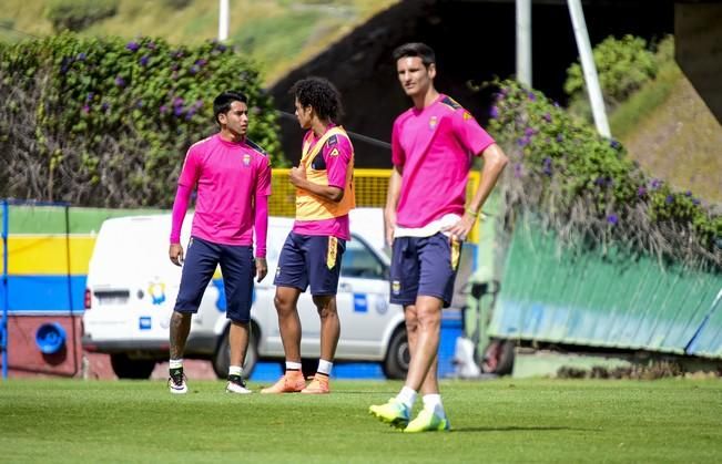 Entrenamiento de la UD LAS PALMAS en Barranco ...