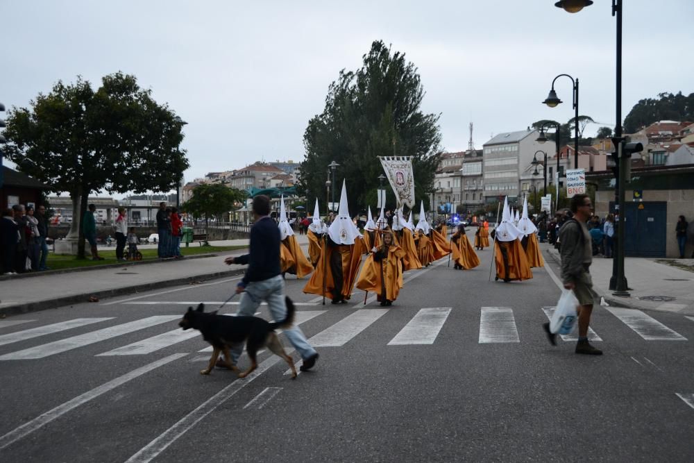 Recreacion de la Semana Santa de Cangas para el encuentro de cofradias que tuvo que ser acortado por las lluvias