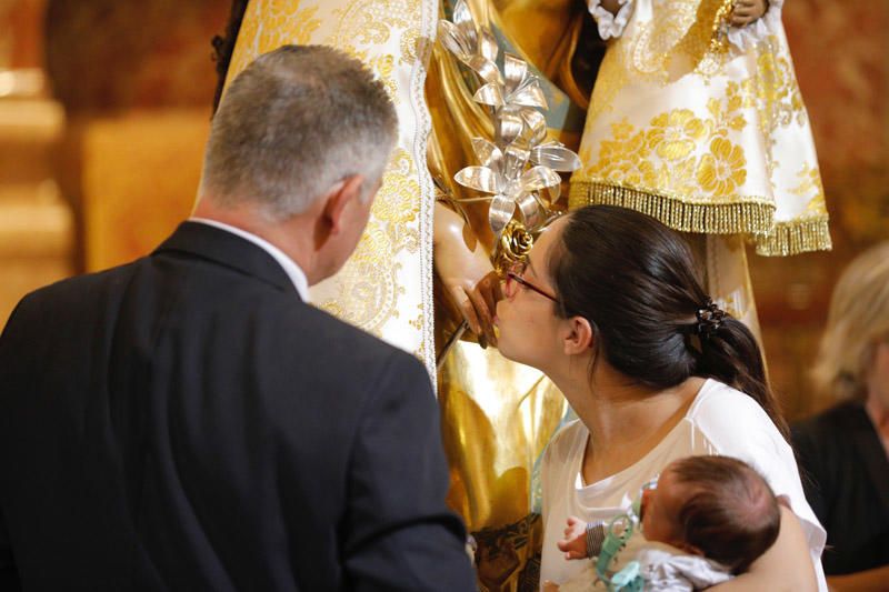 Besamanos a la Virgen de los Desamparados