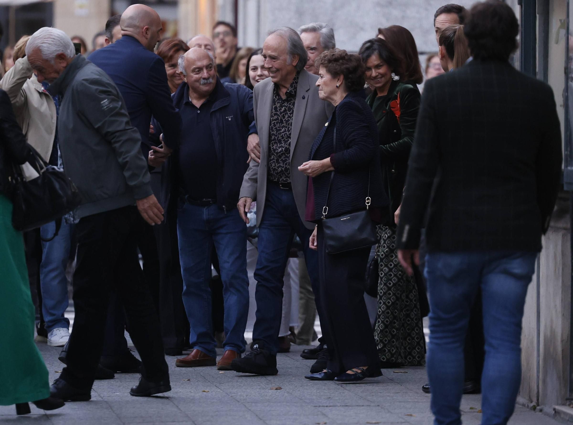Así fue el encuentro entre Serrat e Iñaki Gabilondo en Gijón.