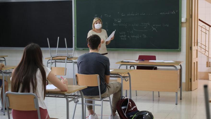 Desescalada en Castellón: Los alumnos de Bachiller copan la vuelta a las aulas por Selectividad