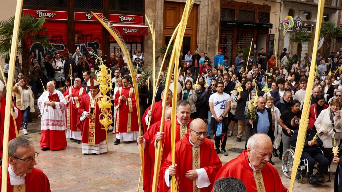 Bendición de ramos en la Catedral de València este domingo.