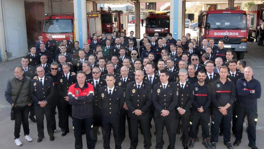 La plantilla de Bomberos, en las dependencias del Servicio.