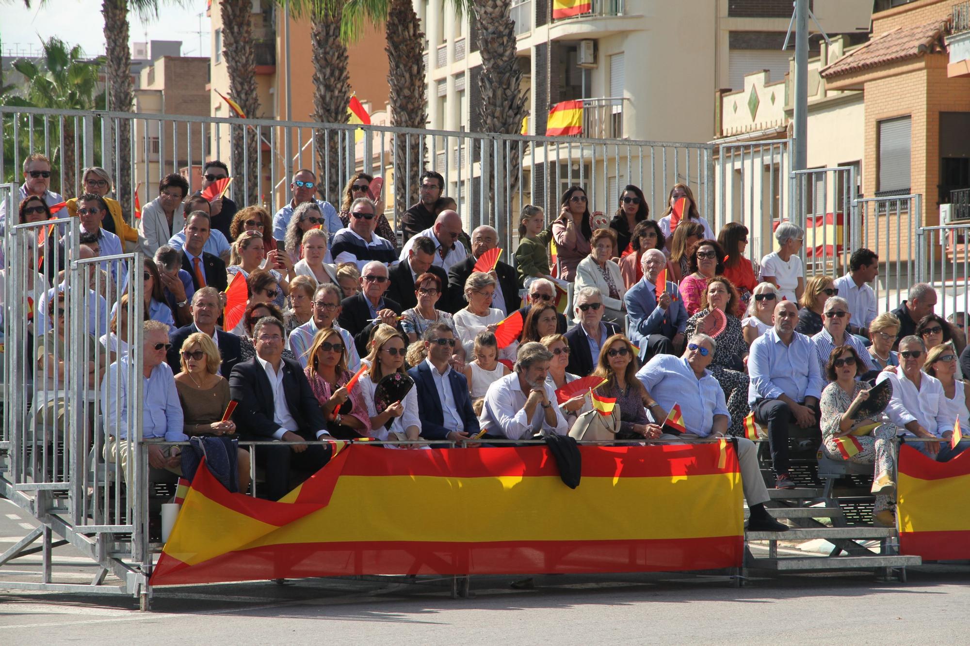 Nules iza la bandera más grande de la provincia en el Día de la Hispanidad