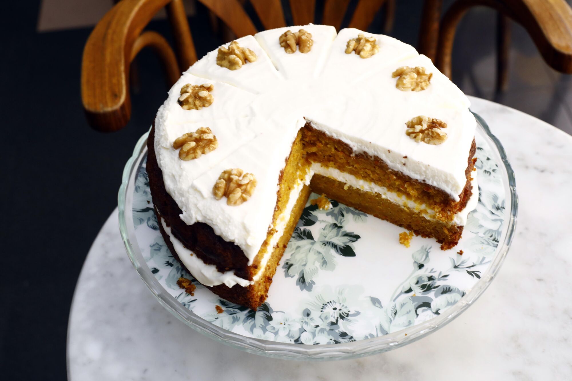 En imágenes | El Buñuel, el café de barrio de ambiente acogedor con una de las mejores tartas de queso de Zaragoza