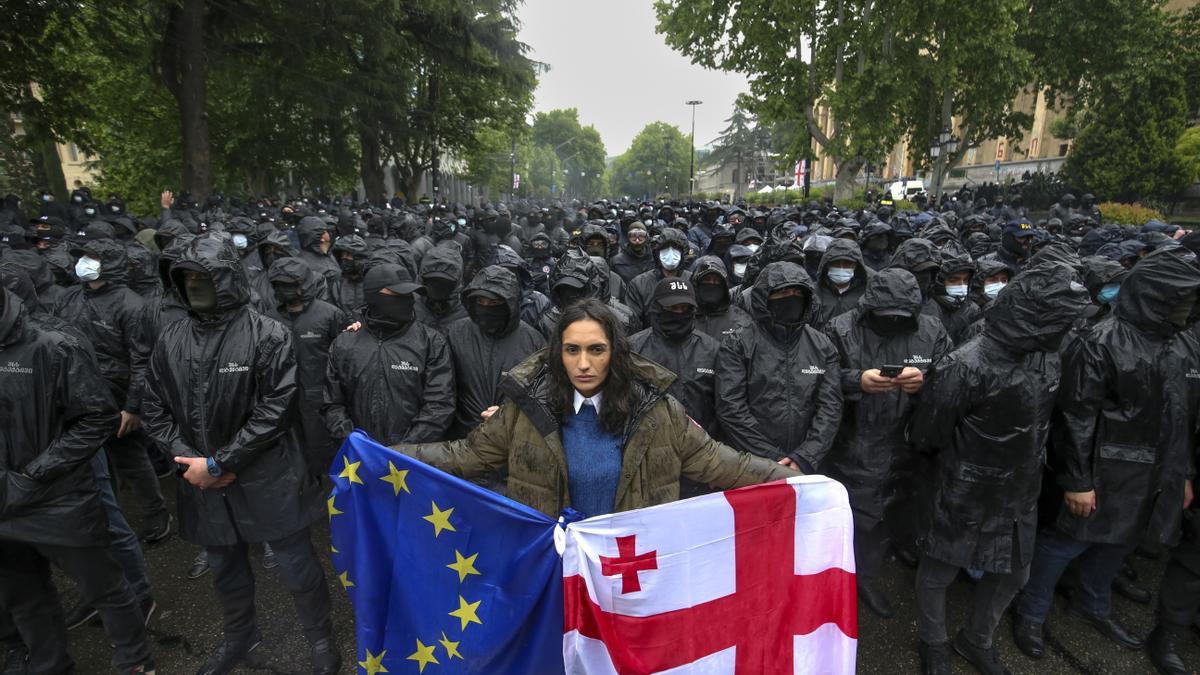 Protesta contra la aprobación de la ley de agentes extranjeros en Tbilisi (Georgia)