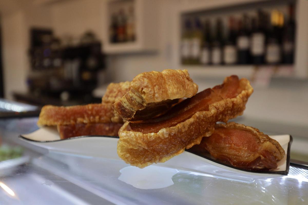 En imágenes | El pequeño bar de San José que triunfa gracias a sus cachopos y hamburguesas