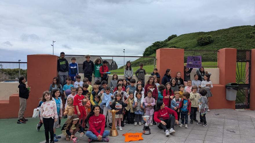 El colegio Honesto Batalón de Gijón y el Telecable Hockey, unidos por un día