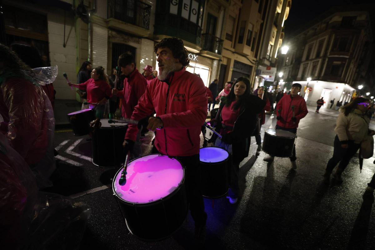 El pasacalles para abrir el Carnaval de Gijón, en imágenes