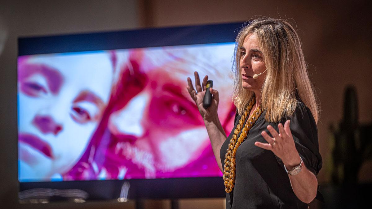 La mediadora Marta Méndez, en su ponencia de eWoman.