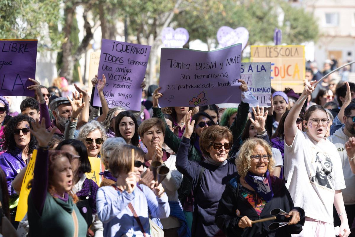 Concentración en Vara de Rey en el Día Internacional de la mujer