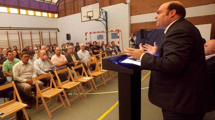 El alcalde, Agustín Iglesias Caunedo, en la presentación de los talleres.