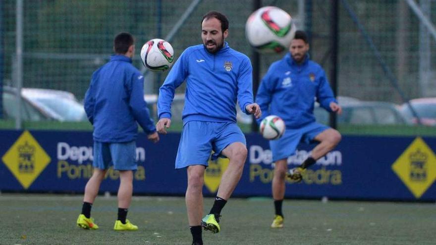 Jacobo, en primer término, durante un entrenamiento celebrado en Príncipe Felipe. // G. Santos