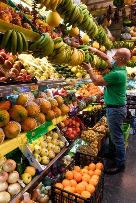 27-03-20  GRAN CANARIA.CIUDAD.  LAS PALMAS DE GRAN CANARIA. Fotos de lo bien abastecidos que están los mercados de frutas, verduras, carnes y pescados.  Fotos: Juan Castro.  | 27/03/2020 | Fotógrafo: Juan Carlos Castro