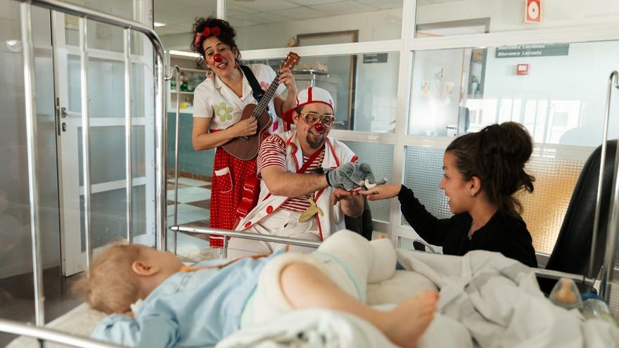 Payasospital y la Fundación «la Caixa» cuidan la salud de los menores hospitalizados de la Comunitat Valenciana