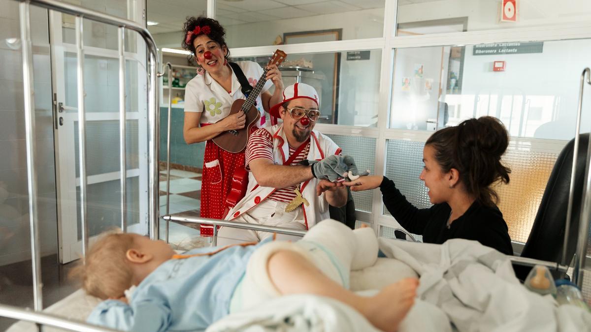 Una de las intervenciones que Payasospital hace en los centros sanitarios.