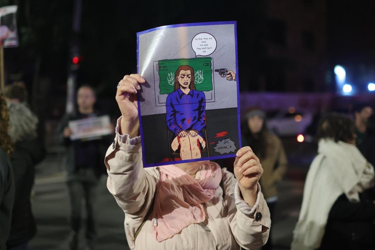 Familiares de los rehenes de Hamás protestan frente al domicilio de Netanyahu