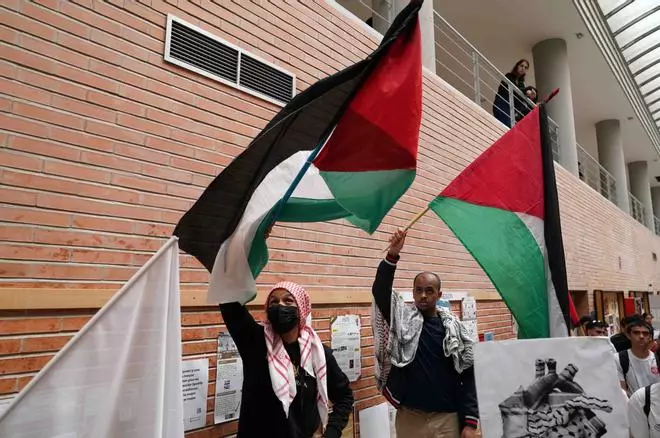 La concentración de estudiantes de la UMA en contra de la guerra en Gaza, en imágenes