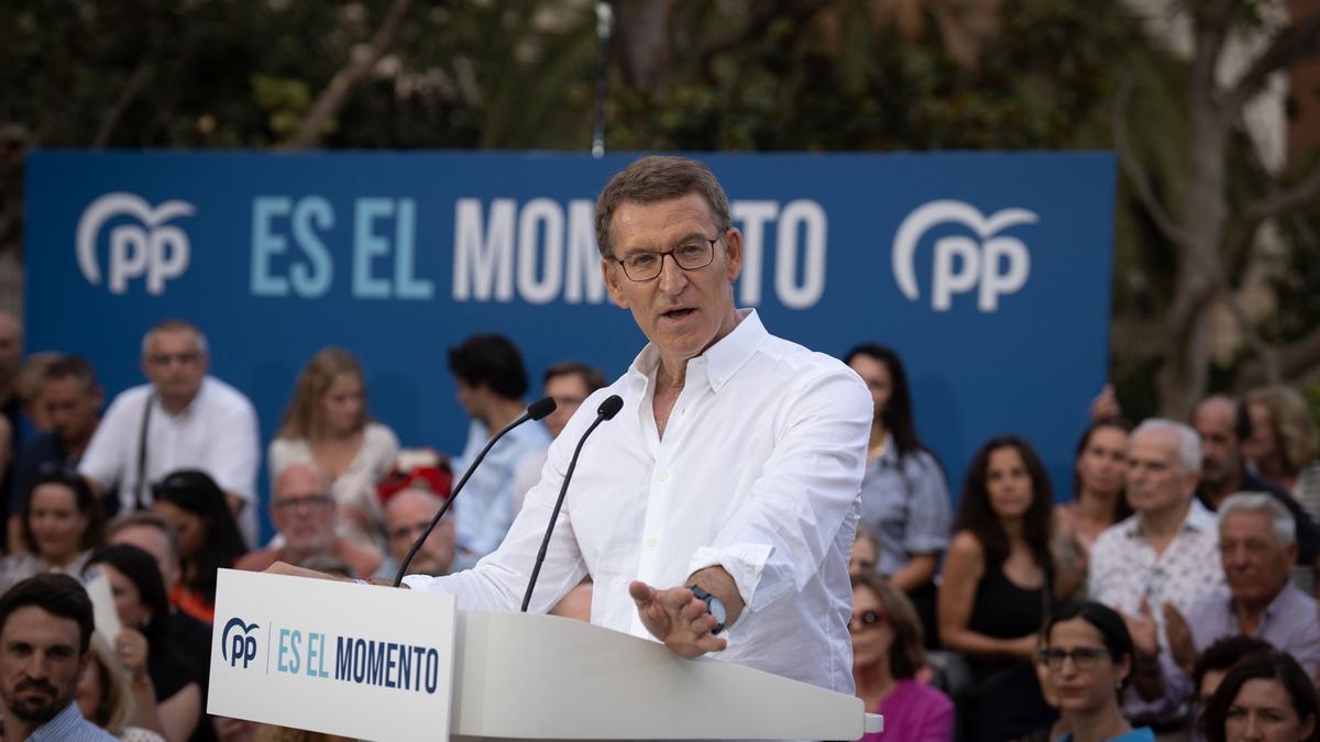 El candidato del PP para la Presidencia del Gobierno, Alberto Núñez Feijóo, durante un mitin para las elecciones del 23J en Turó Park, a 17 de julio de 2023, en Barcelona, Catalunya (España).