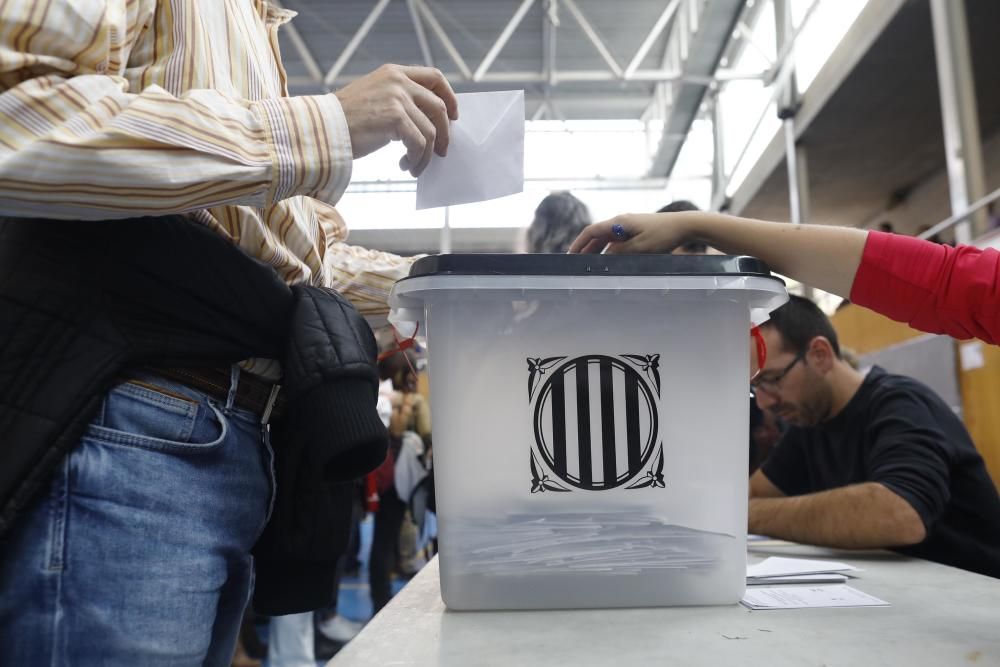 Votacions al pavelló de Santa Eugènia