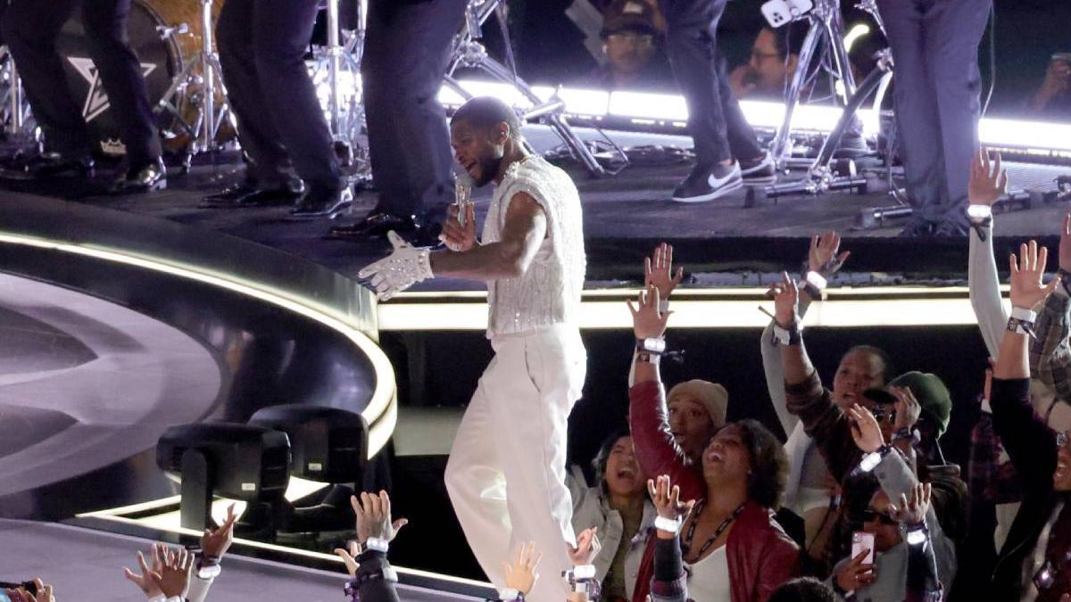 El detalle que nadie vio durante la actuación de Usher en la Super Bowl
