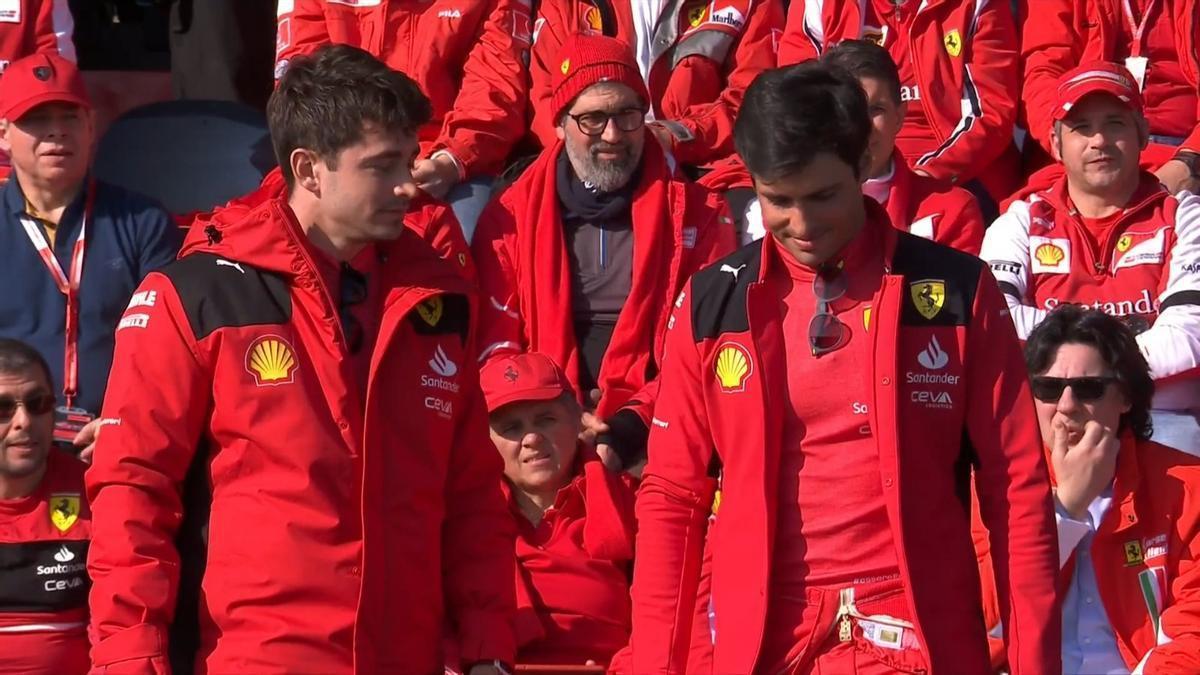 Sainz y Leclerc en la presentación del Ferrari para 2023.