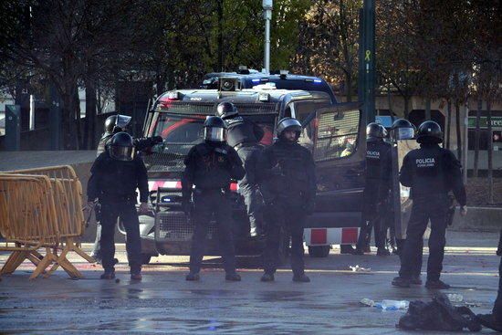 Aldarulls a la manifestació antifeixista contra l'acte de SCC a Girona