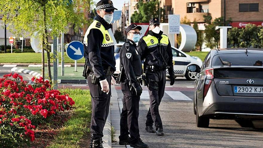 Mano dura de la Policía Local con la mascarilla: 65 multas en un solo día