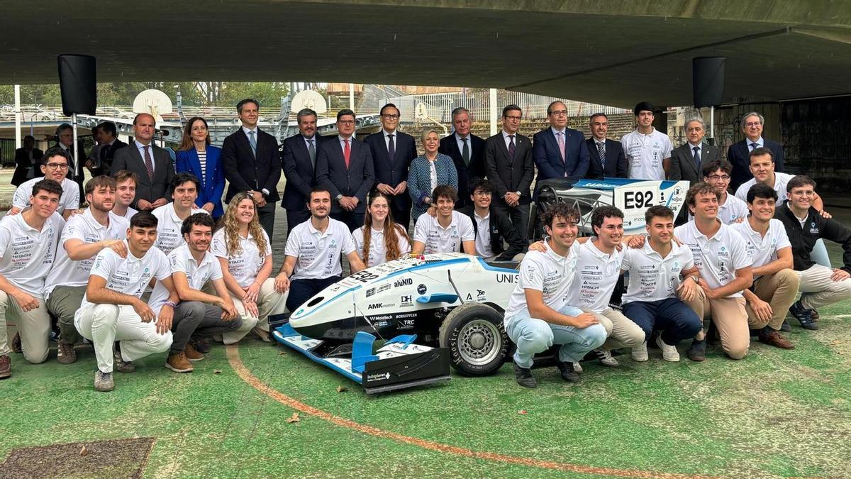 Vídeo | El hidrógeno toma el volante en Sevilla gracias al proyecto universitario ARUS: 14 años de "innovación" en la Fórmula Student