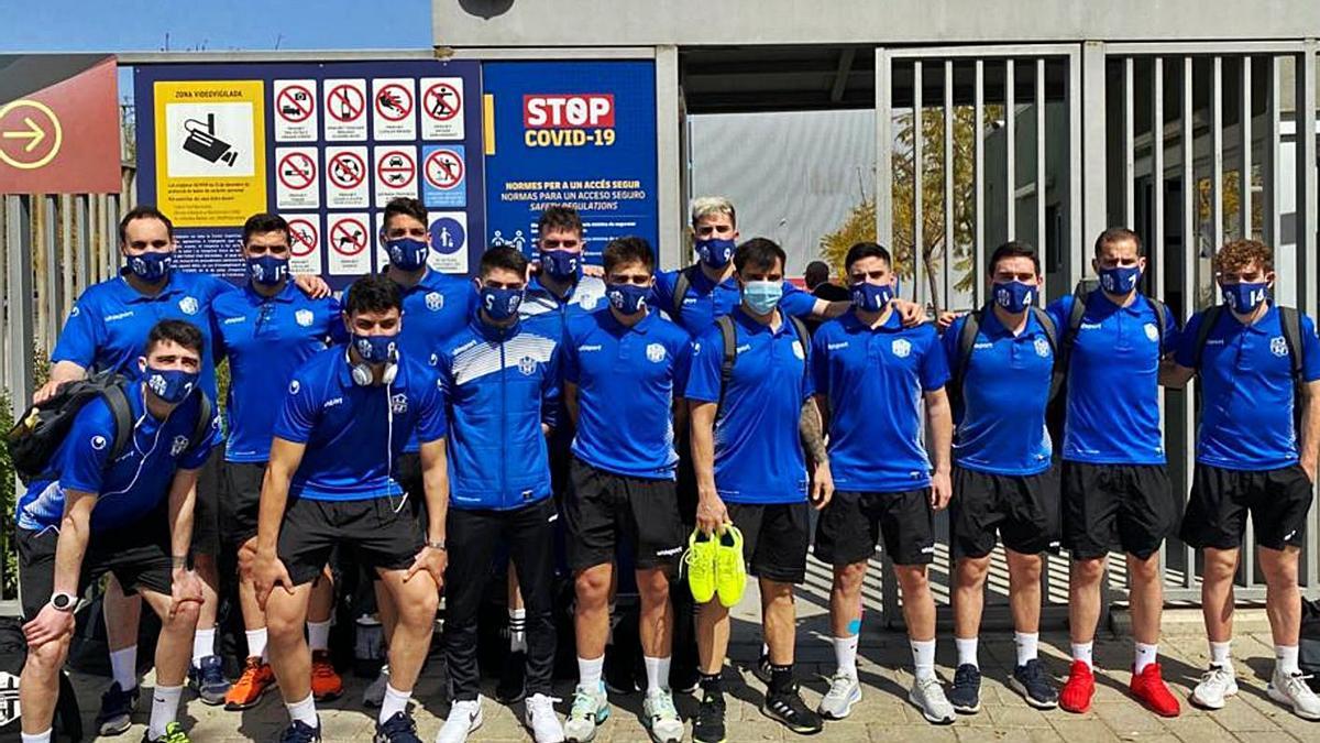 Foto de equipo del Atlético Benavente en su visita a Barcelona.