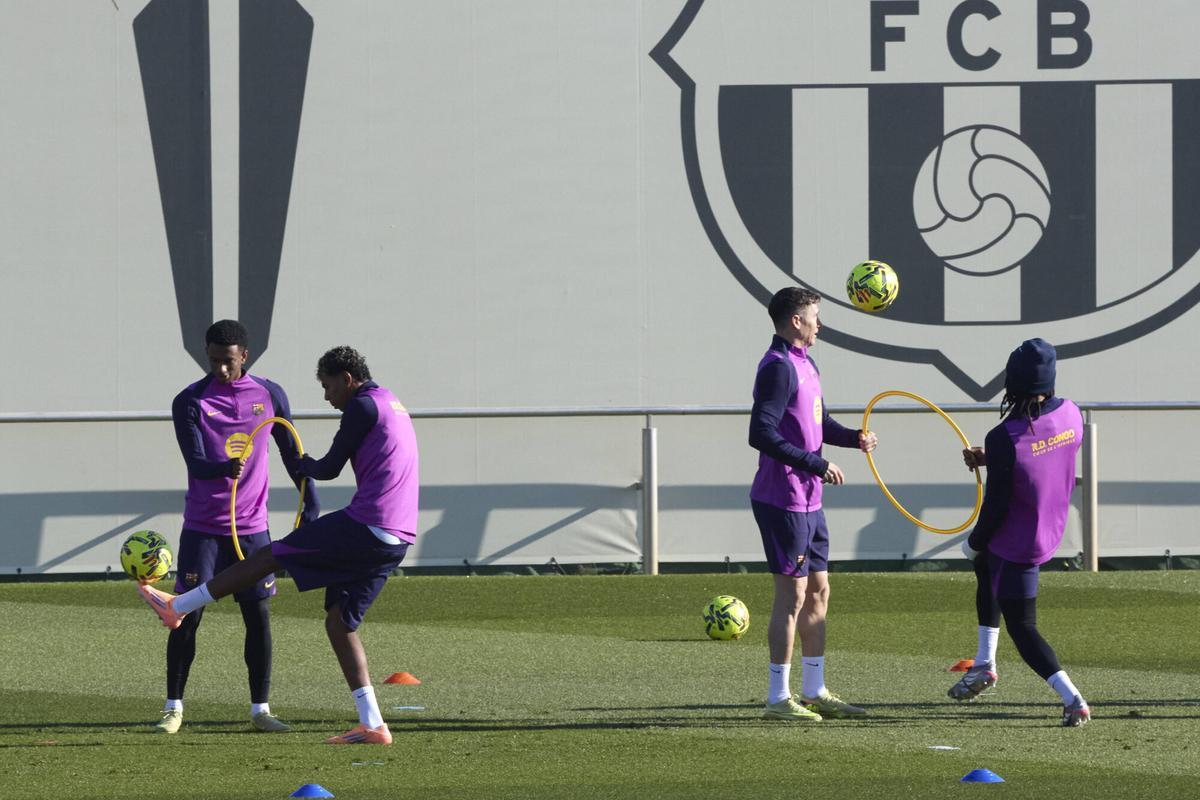 Balde, Lamine Yamal, Lewandowski y Raphinha, en la sesión de este lunes.
