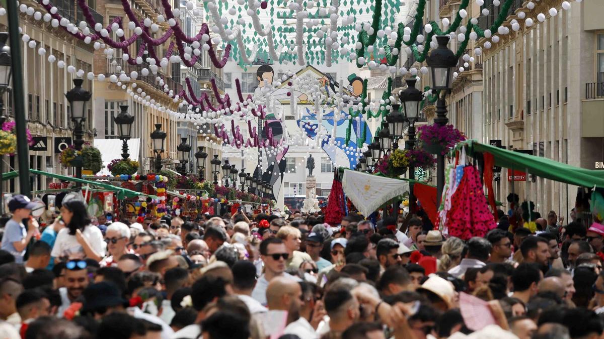 Imagen de la calle Larios el primer día de la Feria del Centro de Málaga de 2025.